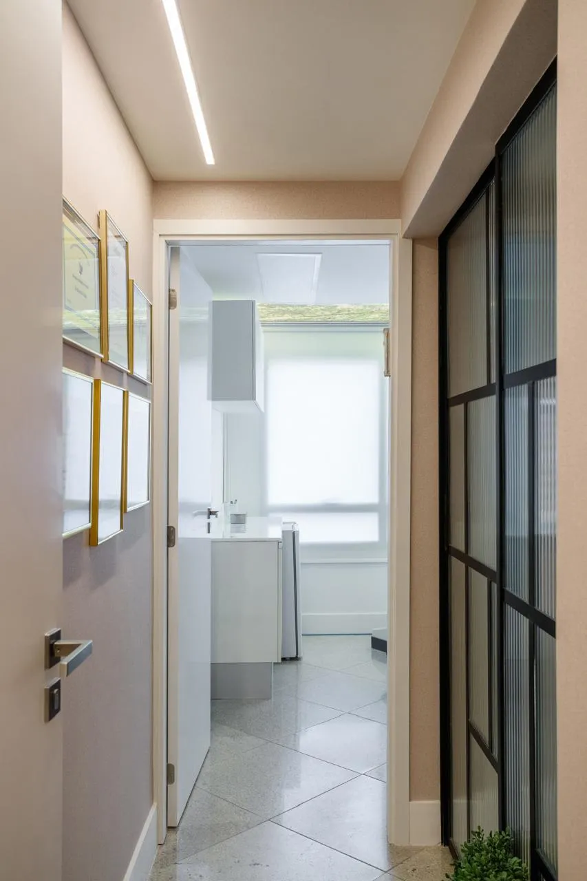 Corredor interno da clínica