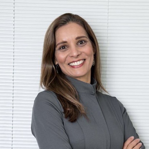 Dra Adriana Sarres