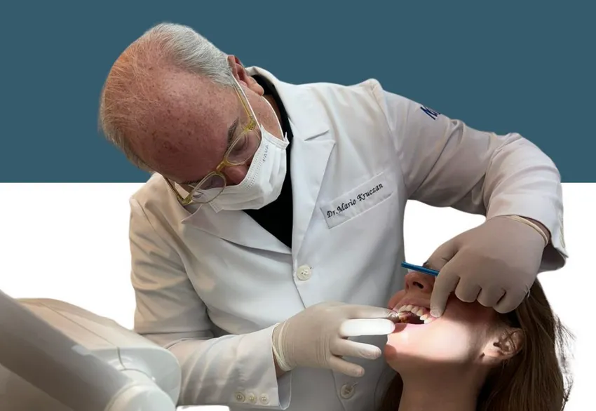 Dentista realizando tratamento
